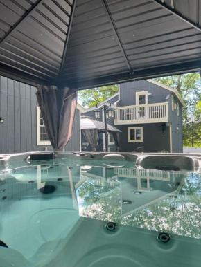 Amazing Poconos House . Sauna/Hot Tub/Private Pool